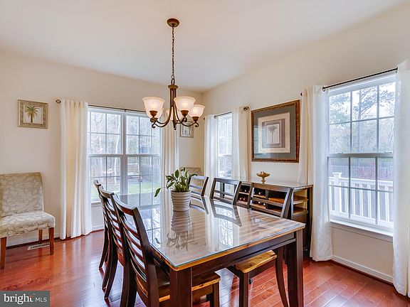 4th image of 16787 Fairfax Dr