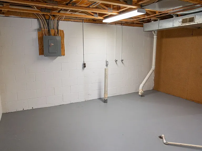 7778 Deercrest Ct — Photo 32