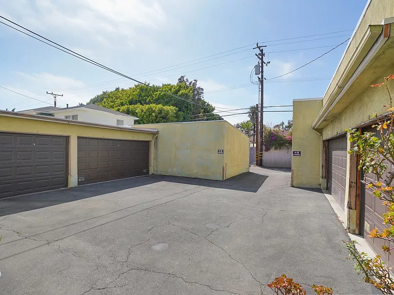 421 San Vicente Apartments — Photo 16