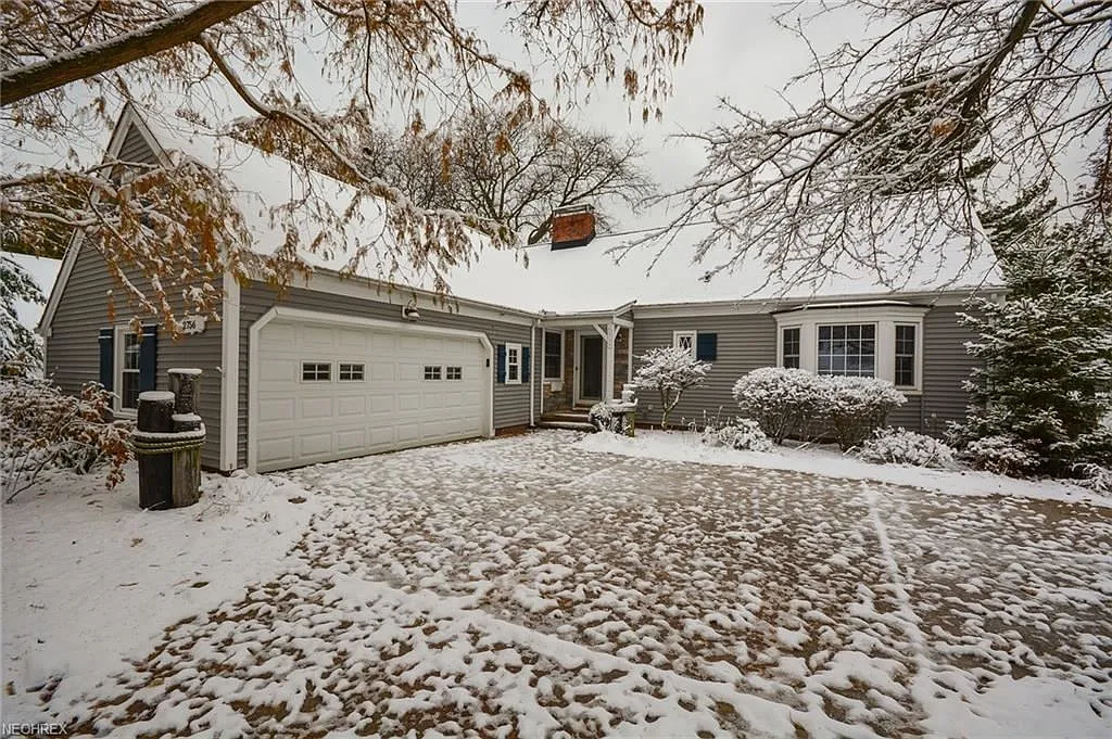 2756 Tonawanda Dr photo 1