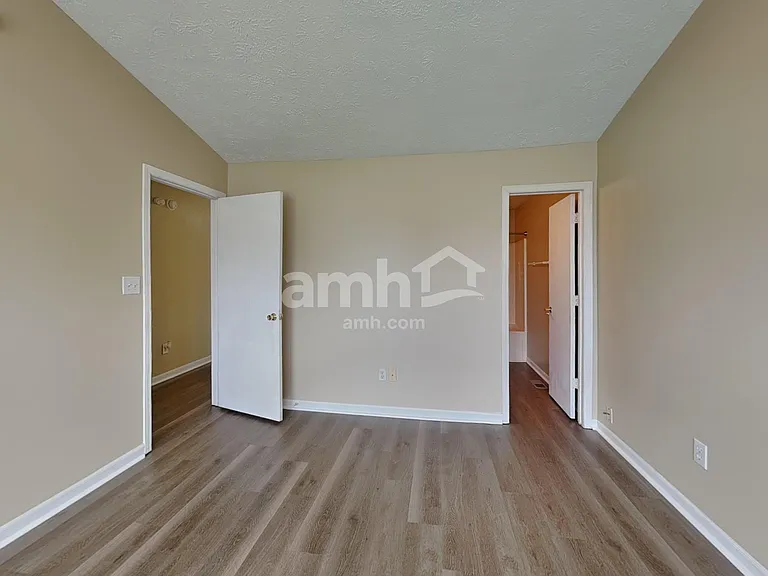 6763 Wimbledon Dr — Photo 10