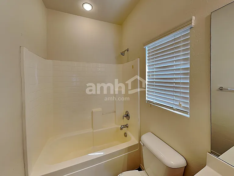 17321 W Tara Ln — Photo 11