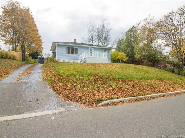 28 Morley Cres, Saint John, NB E2J 2X6