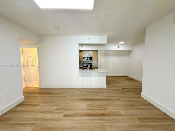 2564 Centergate Dr APT 208, Hollywood, FL 33025