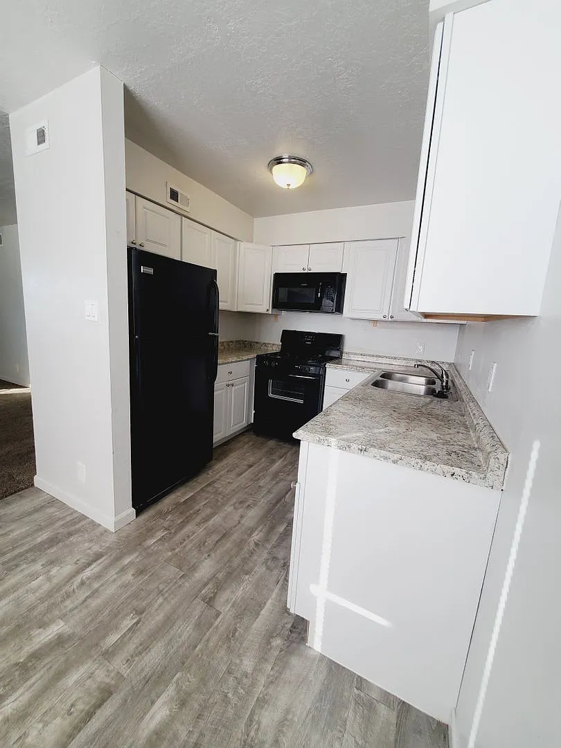 1241 Menaul Blvd NW — Photo 4