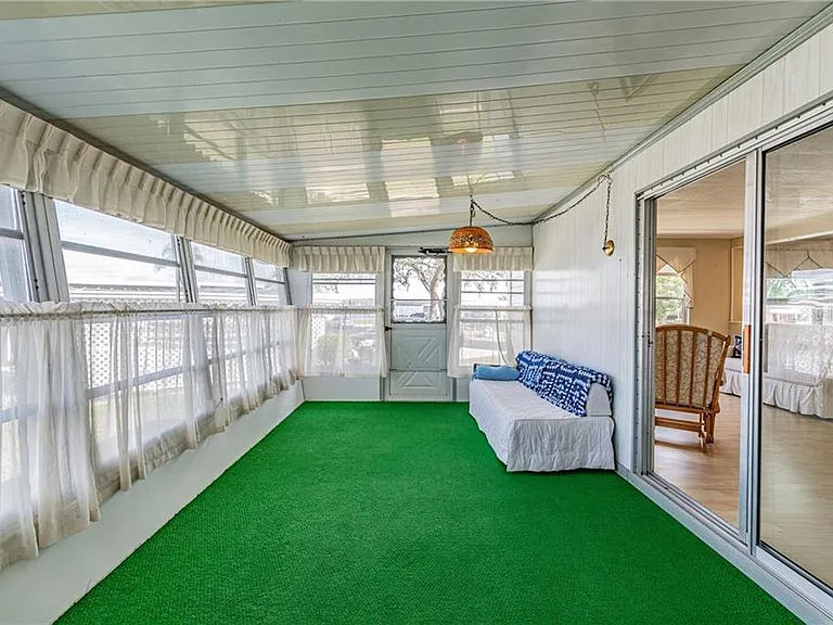 274 Beach Ct — Photo 17