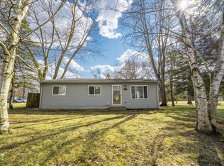 2220 Dean Dr, Highland, MI 48356