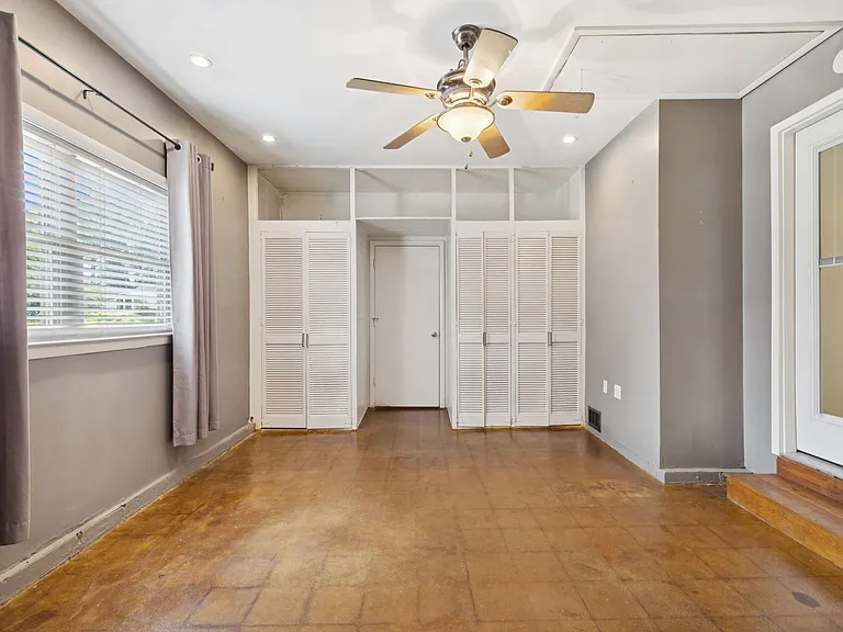 314 Derby Ln — Photo 19