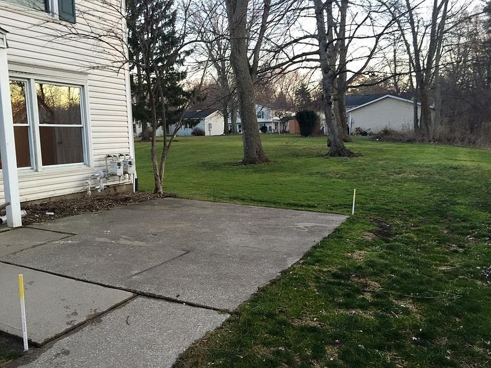 1st image of 611 Canterbury Ln
