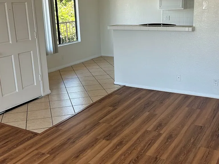 1594 Daly-Olive Apartments — Photo 2