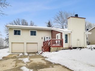 305 Plymouth Ln, Bloomingdale, IL