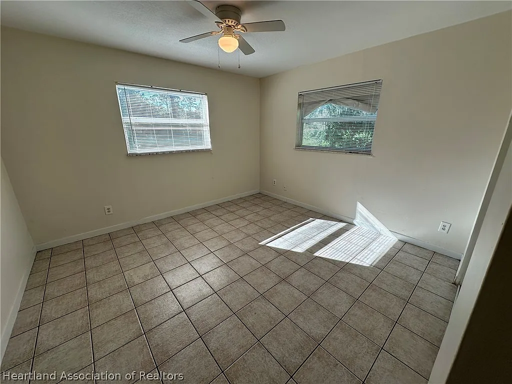 2 bed, 2.0 bath, 906 sqft, $1,295 — Photo 4