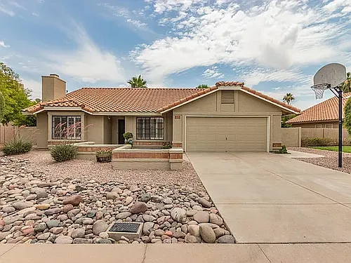 1211 E Drake Dr Photo 1