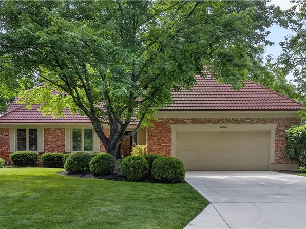 12216 Juniper St, Overland Park, KS 66209