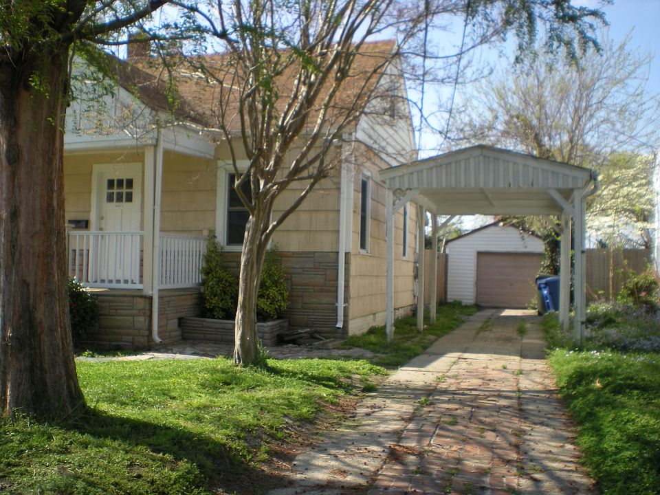 2nd image of 827 32nd St