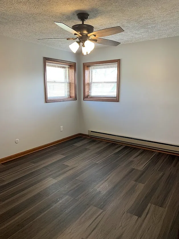 3 bed, 1.0 bath, 700 sqft, $1,400 — Photo 4