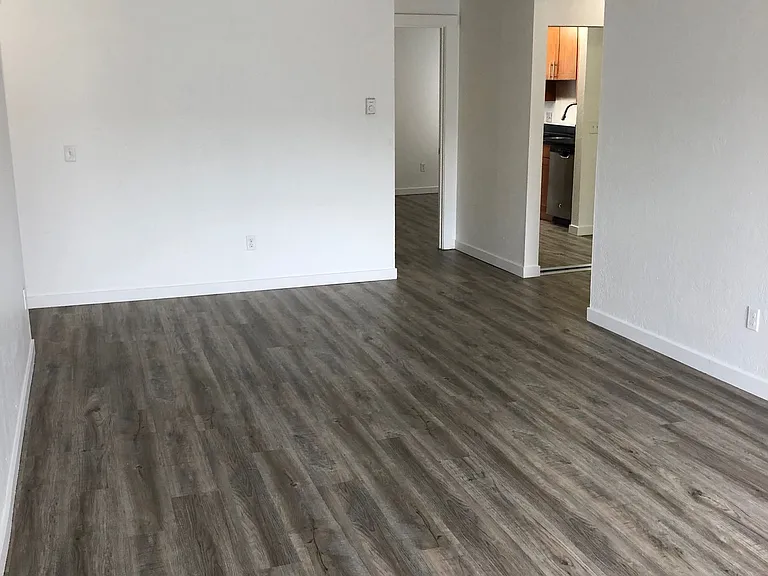 2839 Thorndyke Ave W — Photo 17