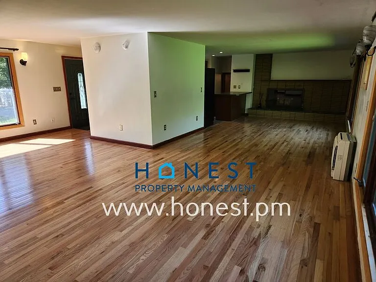 15 Thompson St — Photo 8