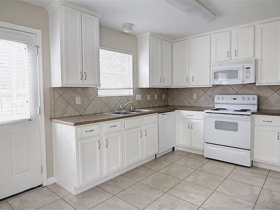 5th image of 12902 Victoria Regina Dr