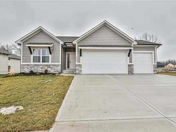 1005 NW Crestwood Dr, Grain Valley, MO 64029