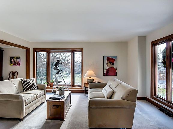 2nd image of 218 Bryn Du Dr