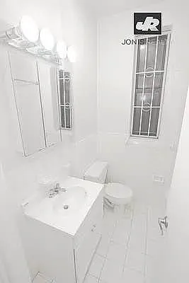 Rented by Jonis Realty | media 5