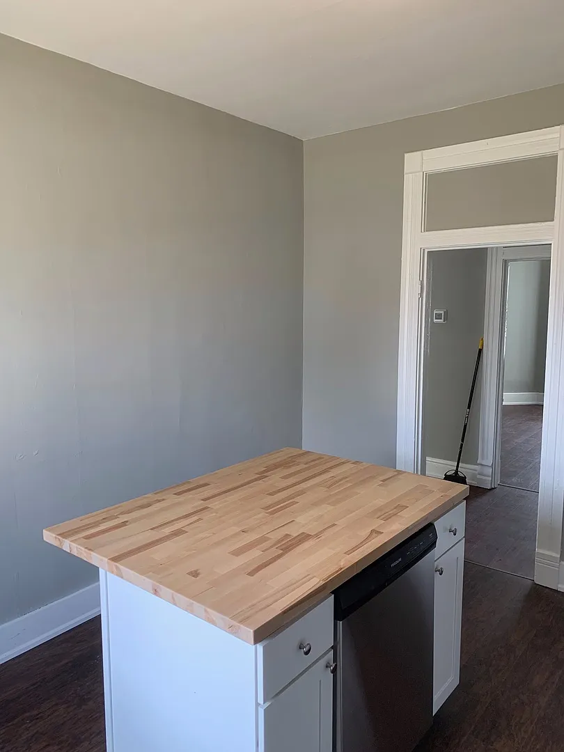 360 E. Walnut St. — Photo 2