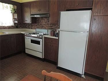 3rd image of 173 E Chestnut St