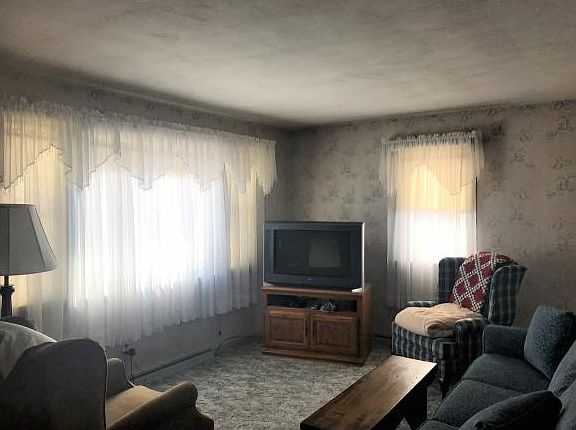 4th image of 23 Woodland Dr