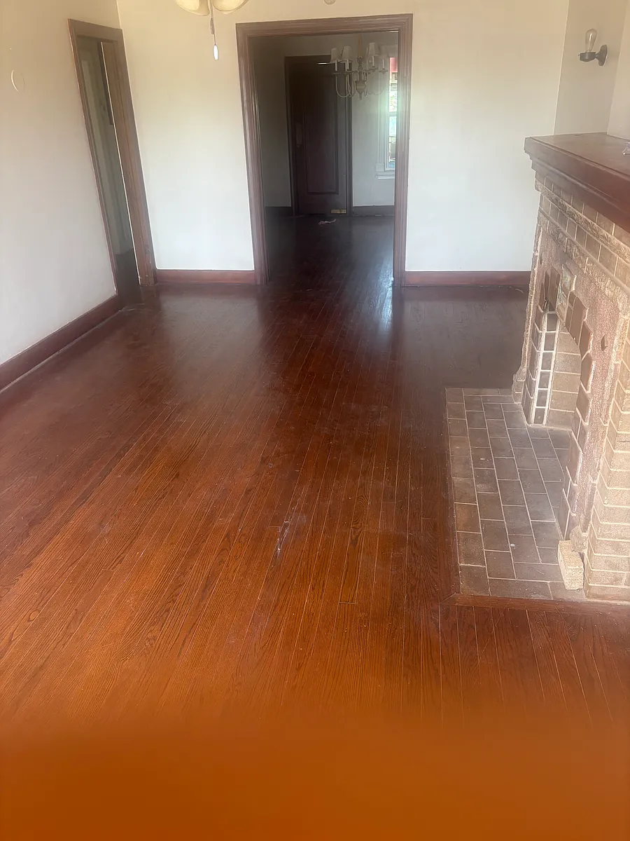 Building Photo - 805 NE 24th St #1