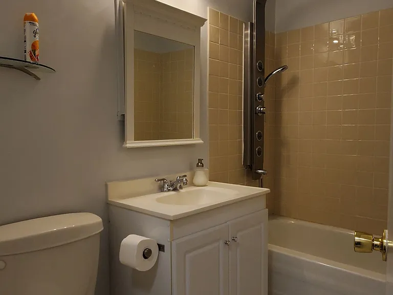 205 Queen St S #1 — Photo 5