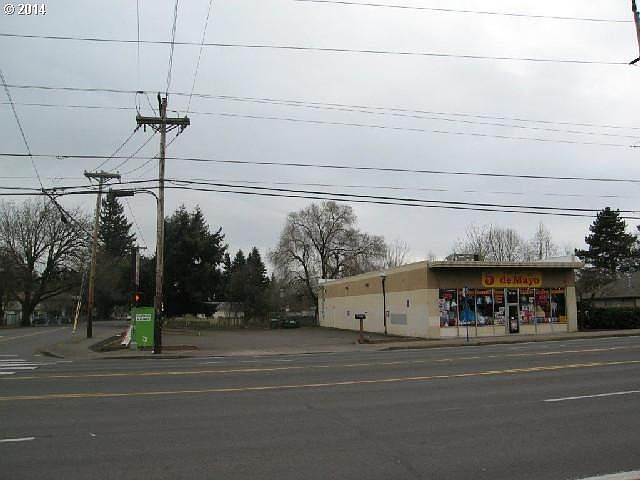 2nd image of 17350 SE Stark St