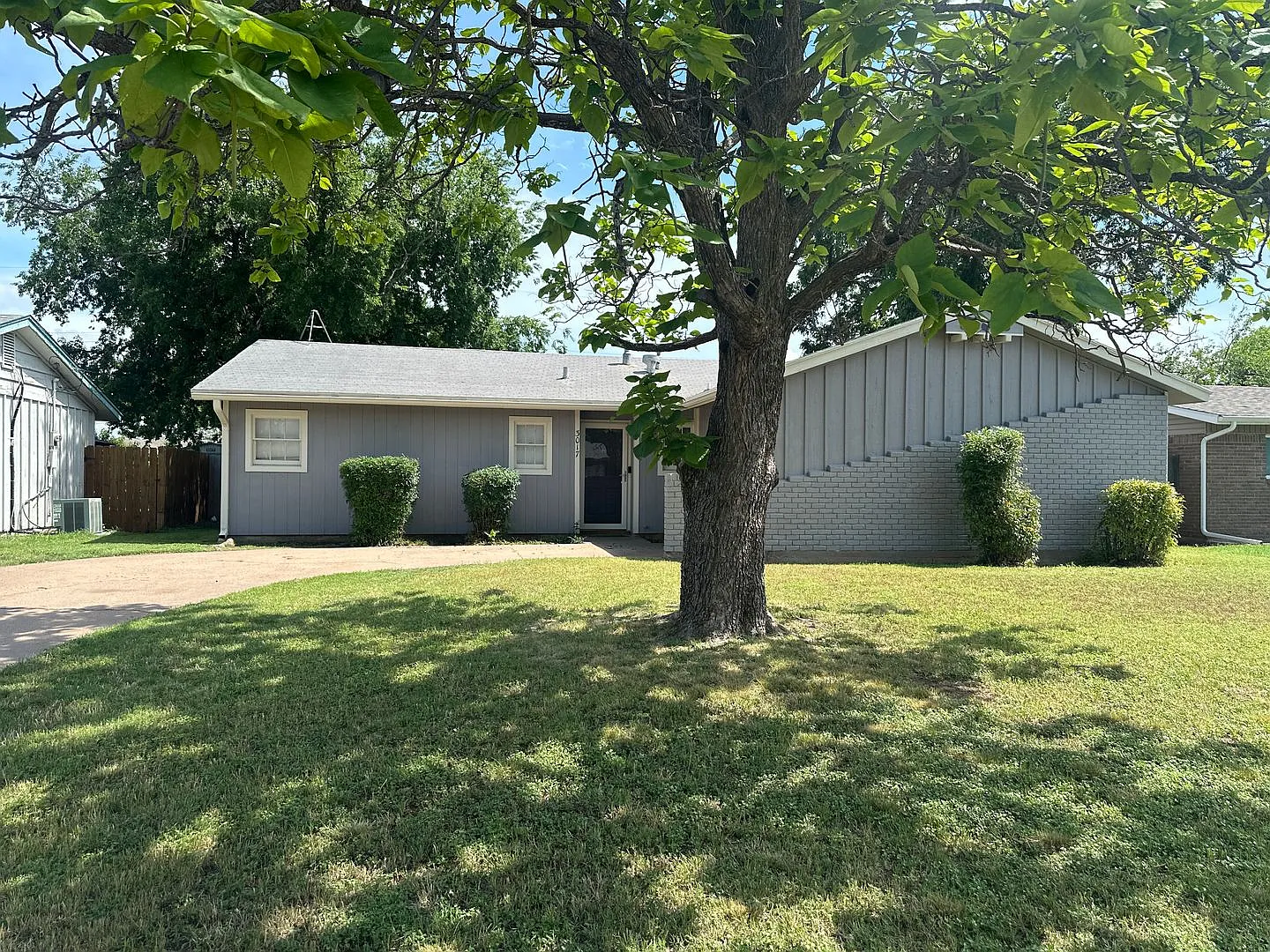 4 bedroom, 2 bath! — Photo 2
