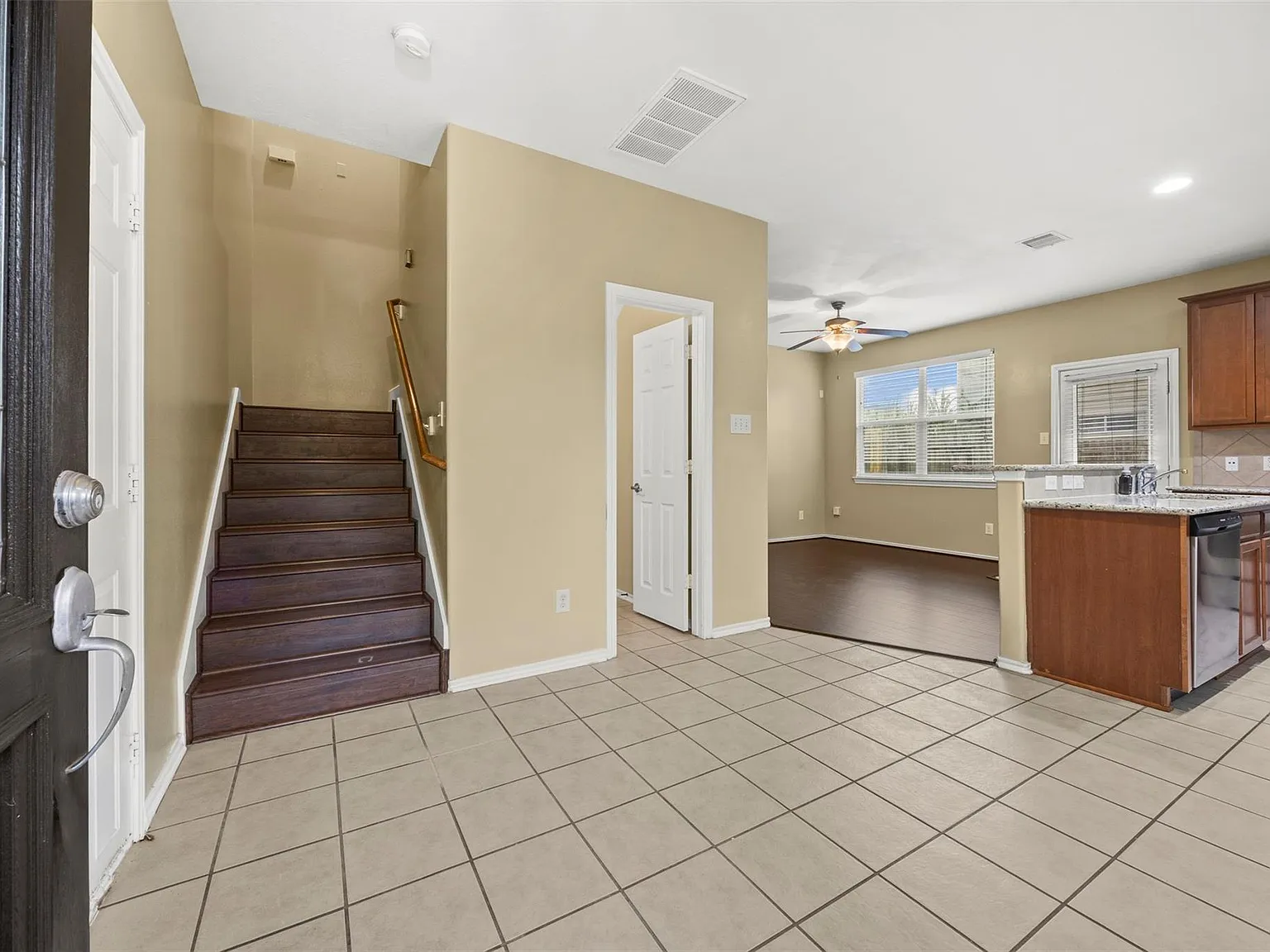 3 bed, 2.5 bath, 1497 sqft, $1,995 — Photo 4