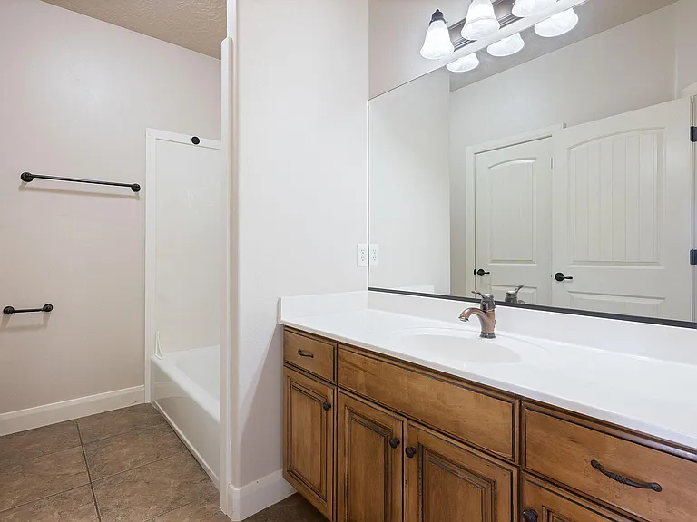 935 E Crooked Creek Dr — Photo 23