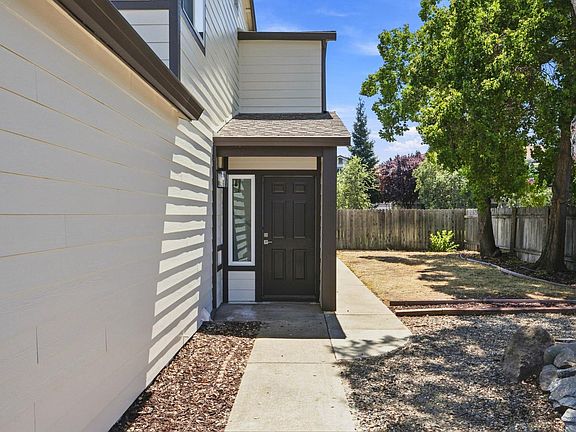 3rd image of 307 Hemphill Way