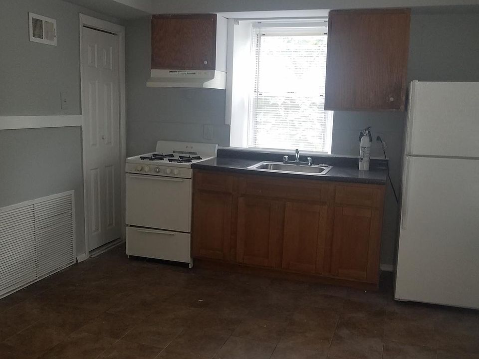 2nd image of 14 E Logan St #2FF
