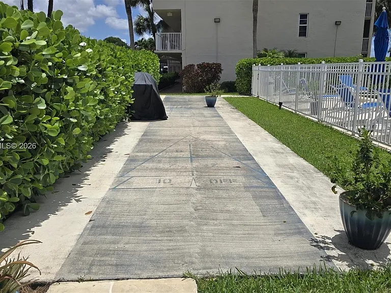 250 Jacaranda Dr #608 — Photo 32
