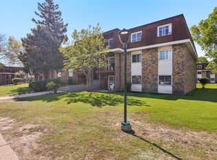 615 Hill Dr APT 303, Hoffman Estates, IL 60169