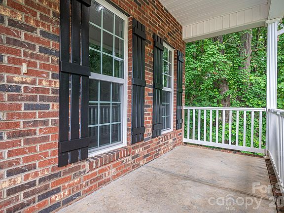 5th image of 105 Tanager Ln