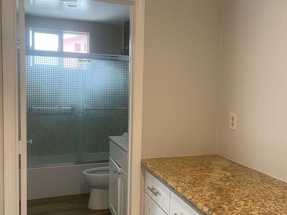 4th image of 4412 Cypress Ave
