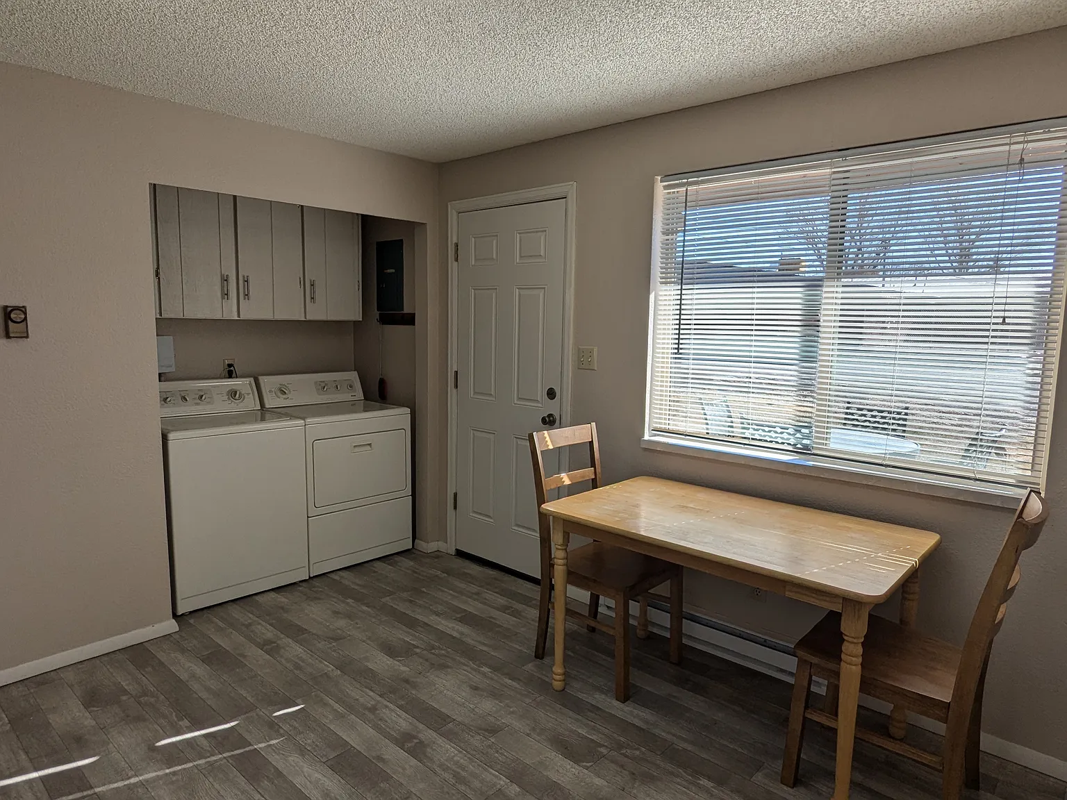 2 bed, 877 sqft, $1,475 — Photo 4