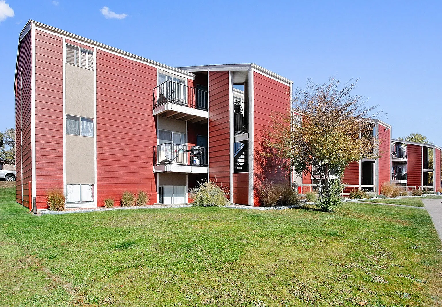 SUNRIDGE APARTMENT HOMES — Photo 3