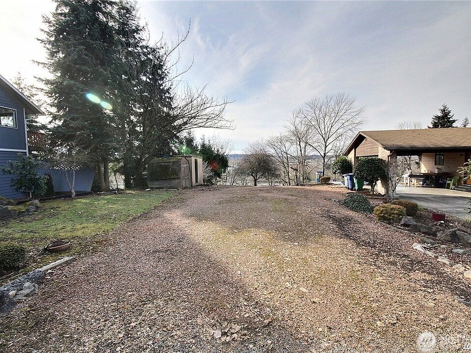 2nd image of 17 Lake Avenue S