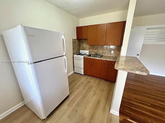 3rd image of 692 NE 85th St #5