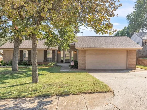 904 Wendy Ln, Edmond, OK 73013