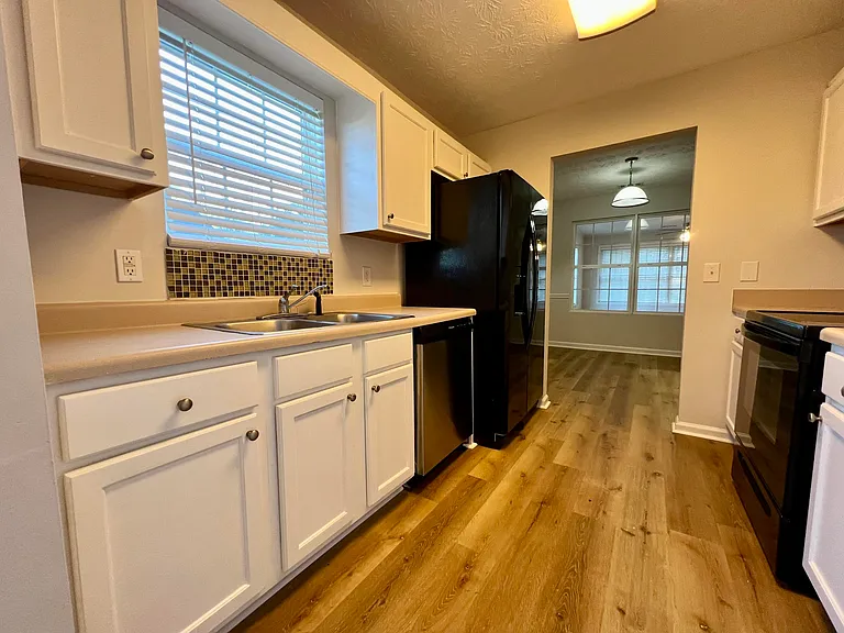707 Porter Ln — Photo 16