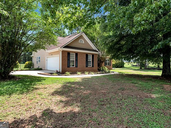 3rd image of 110 Dunbar Pl