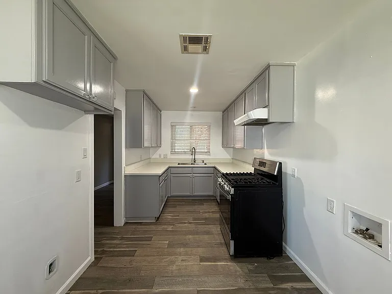 AV T 37938 — Photo 6