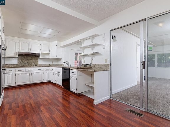 3rd image of 43 Garthe Ct